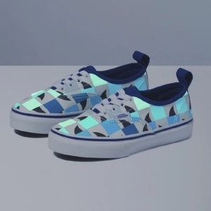 Vans Toddler Glow Checkerboard Shark size 6. Like New.
